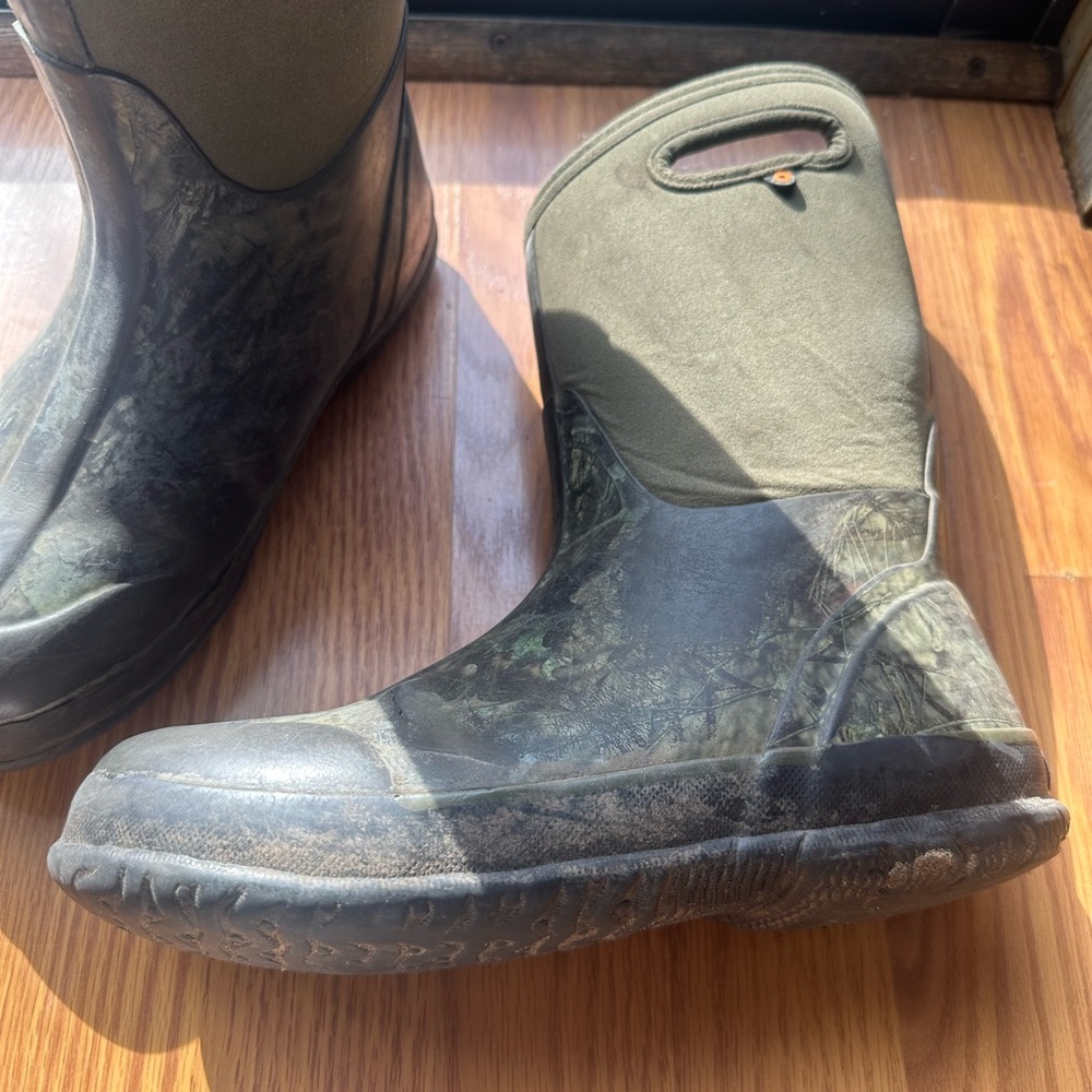 Bogs Kids' Black and Olive Rain Boots - Picture 2 of 11